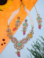 Stunning Necklace set with Earing.