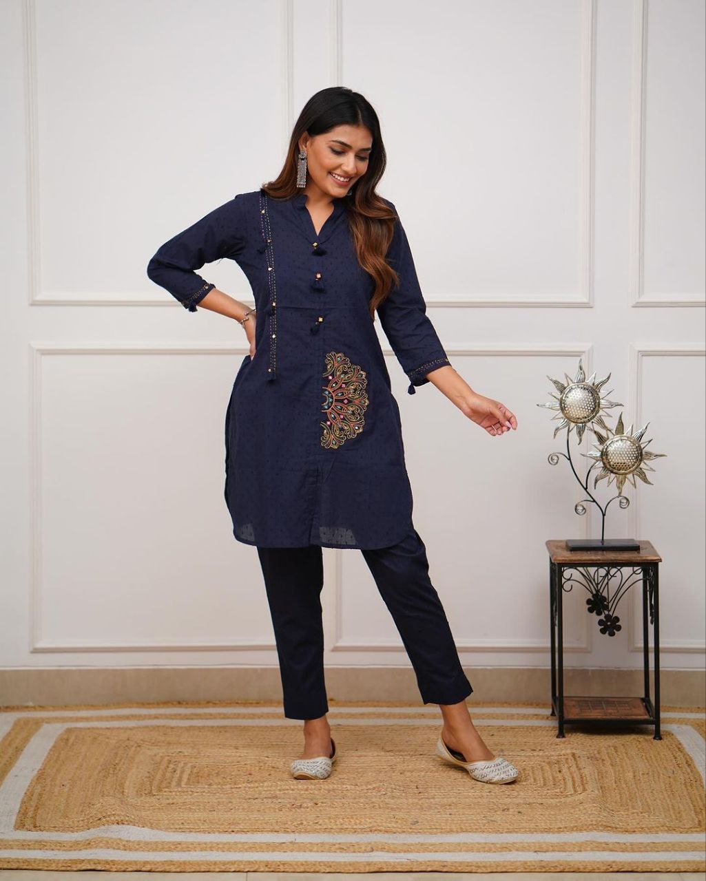 LOOK CLASSY AND ELEGANT COINS KURTI PAIRED WITH PANT (ASC 270725)