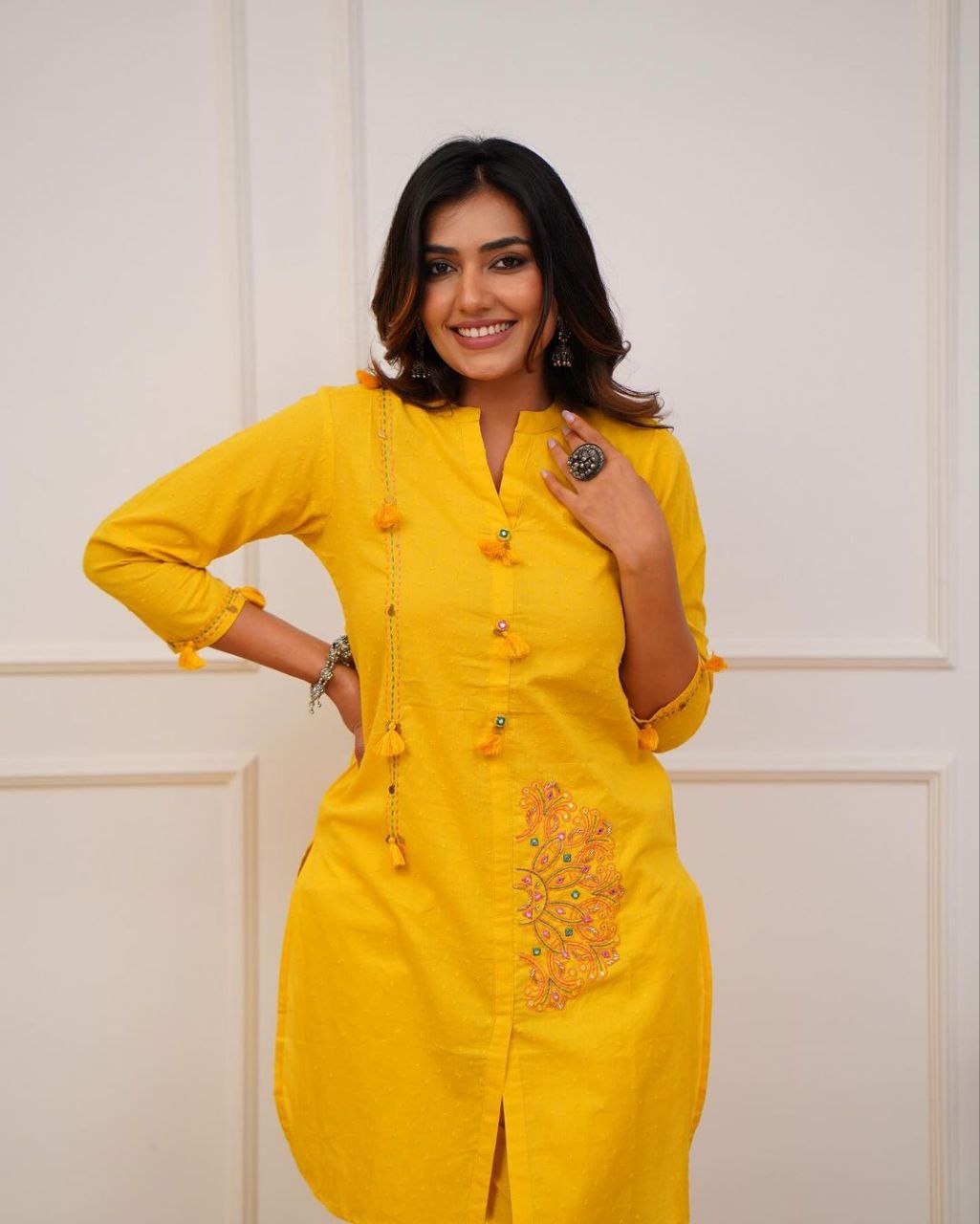 LOOK CLASSY AND ELEGANT COINS KURTI PAIRED WITH PANT (ASC 270725)